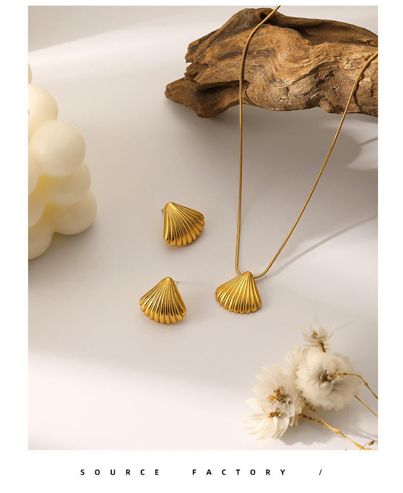 Golden Shell Necklace