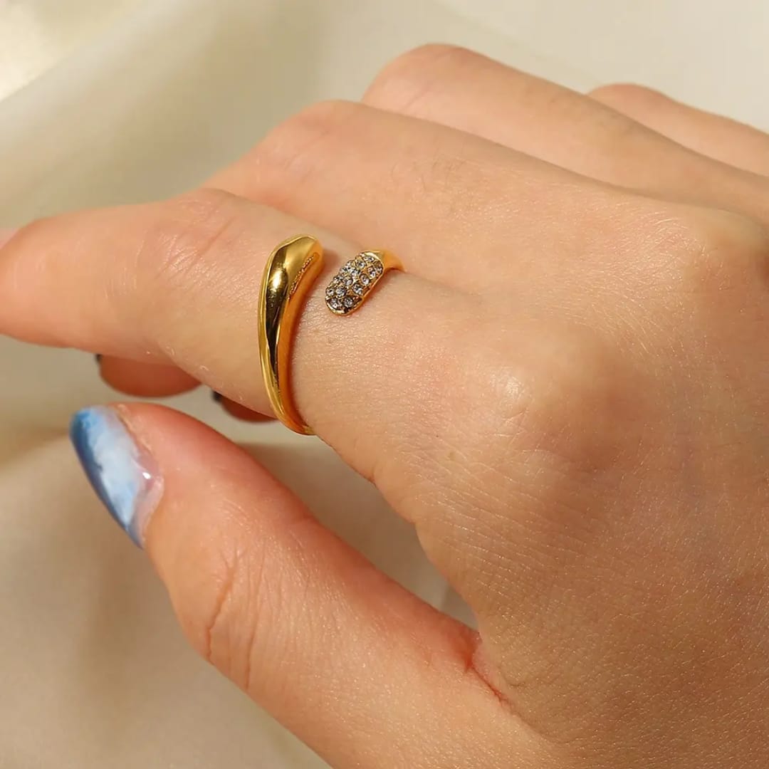 Myra Adjustable Hug Ring